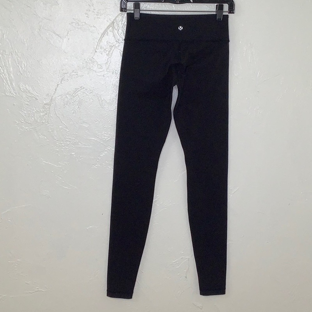 Lululemon Athletica Compression plain Black back logo leggings size 4
